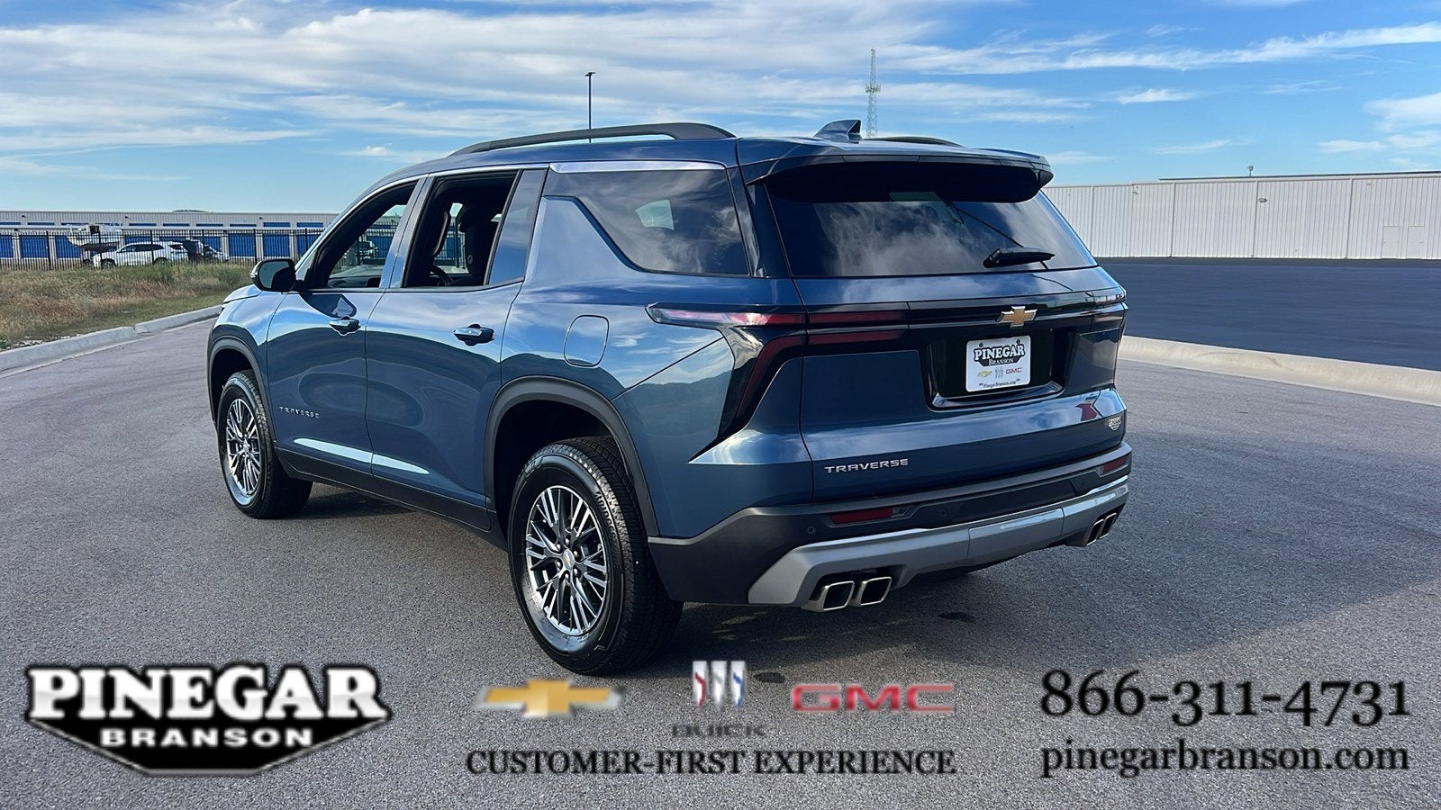 2023 Chevrolet Traverse LT Leather