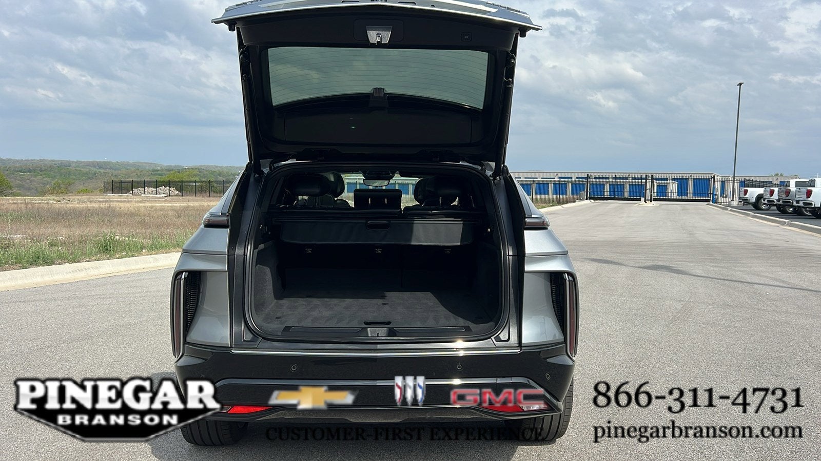 2024 Cadillac LYRIQ Luxury 3