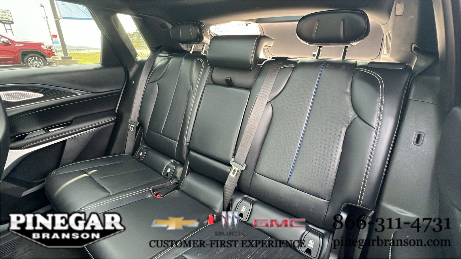 2024 Cadillac LYRIQ Luxury 3