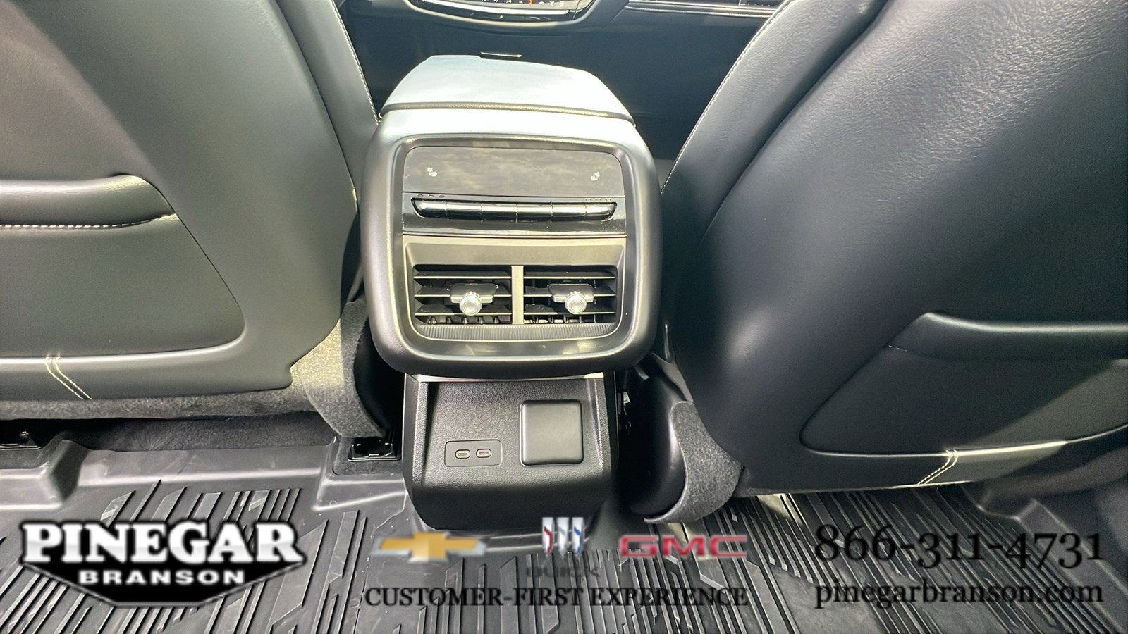 2024 Cadillac LYRIQ Luxury 3