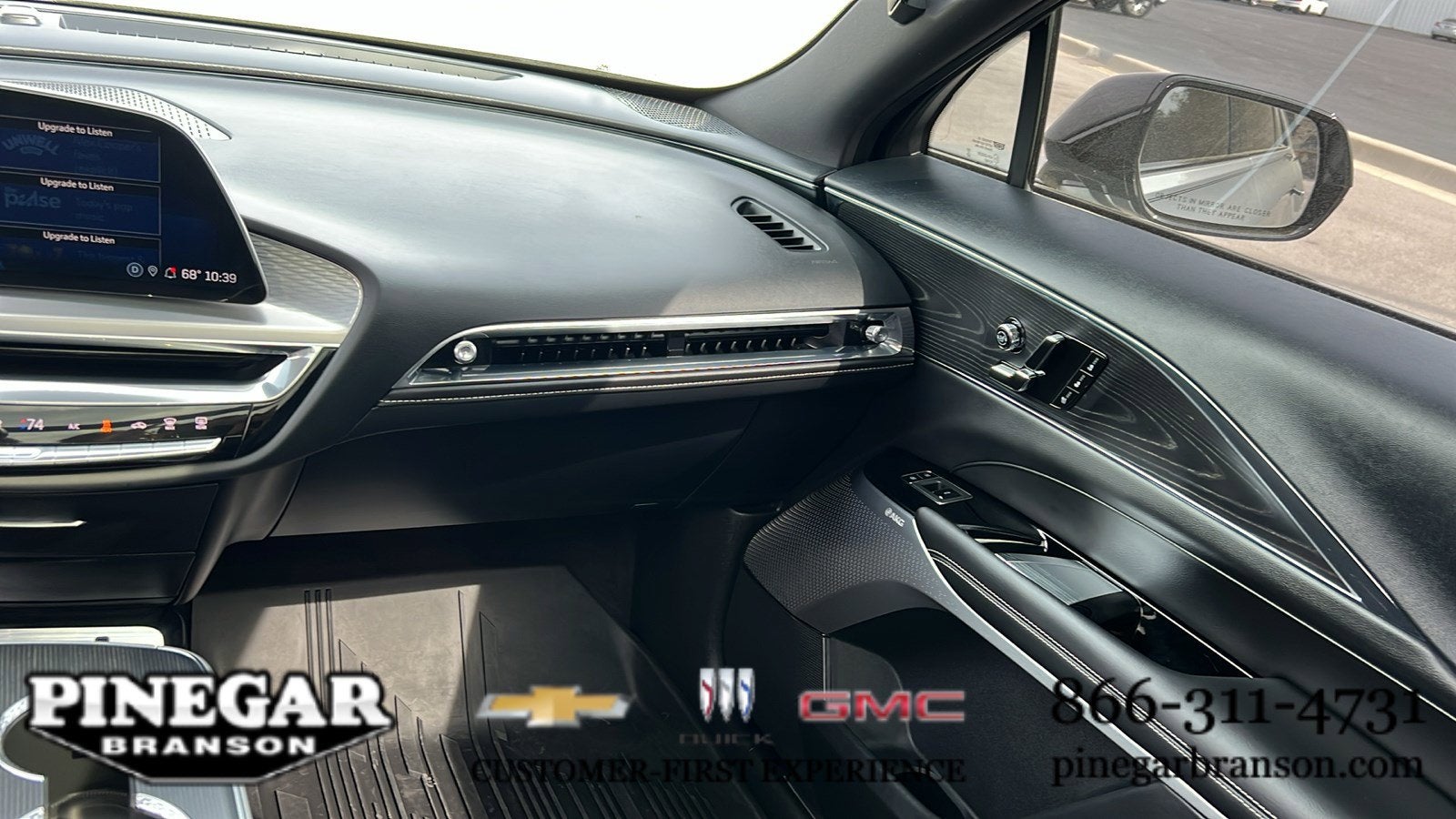 2024 Cadillac LYRIQ Luxury 3