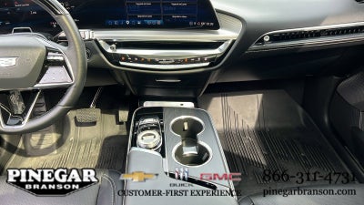 2024 Cadillac LYRIQ Luxury 3