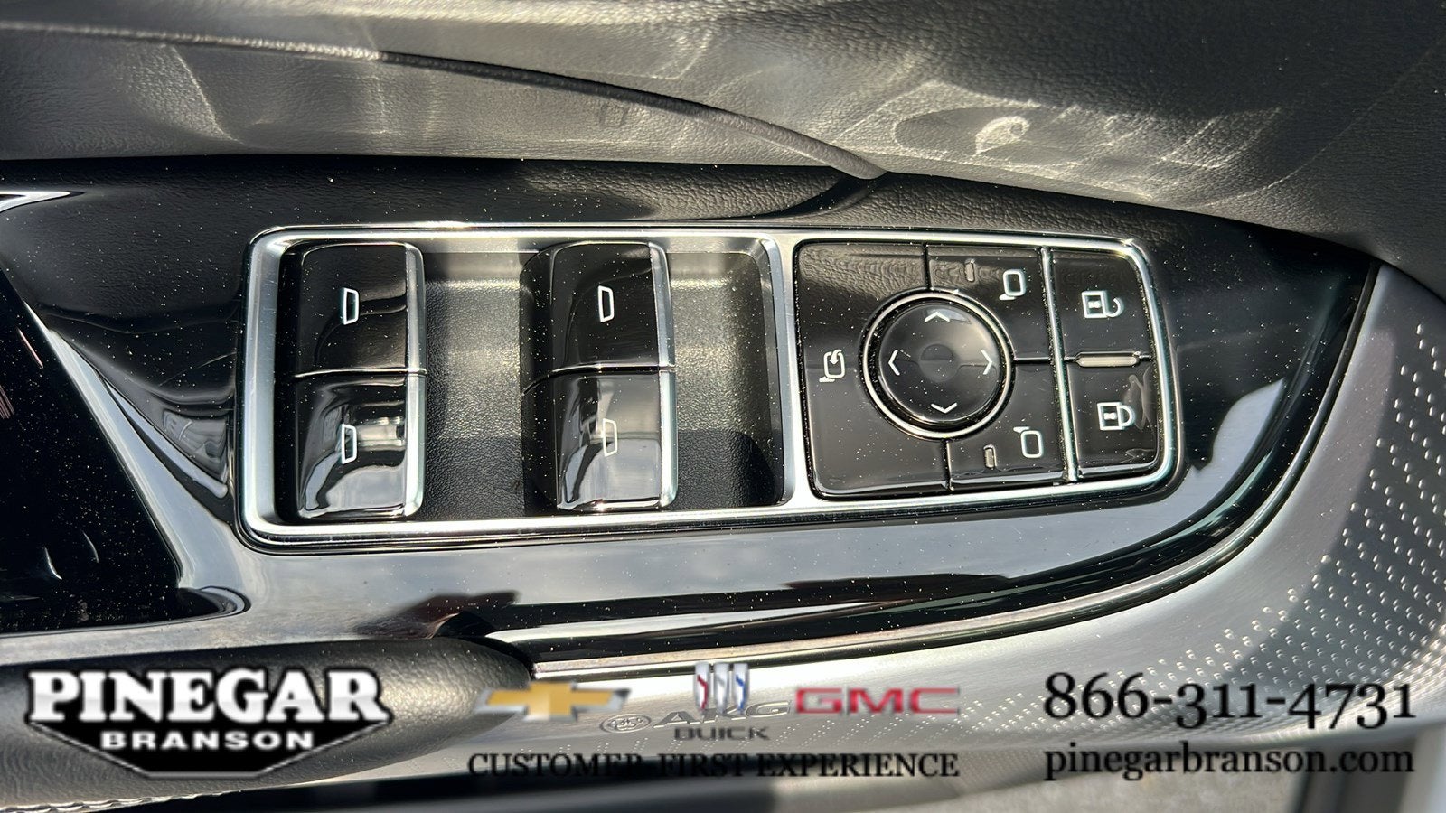 2024 Cadillac LYRIQ Luxury 3