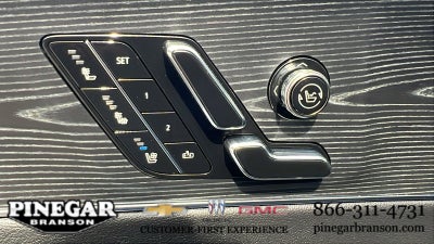 2024 Cadillac LYRIQ Luxury 3