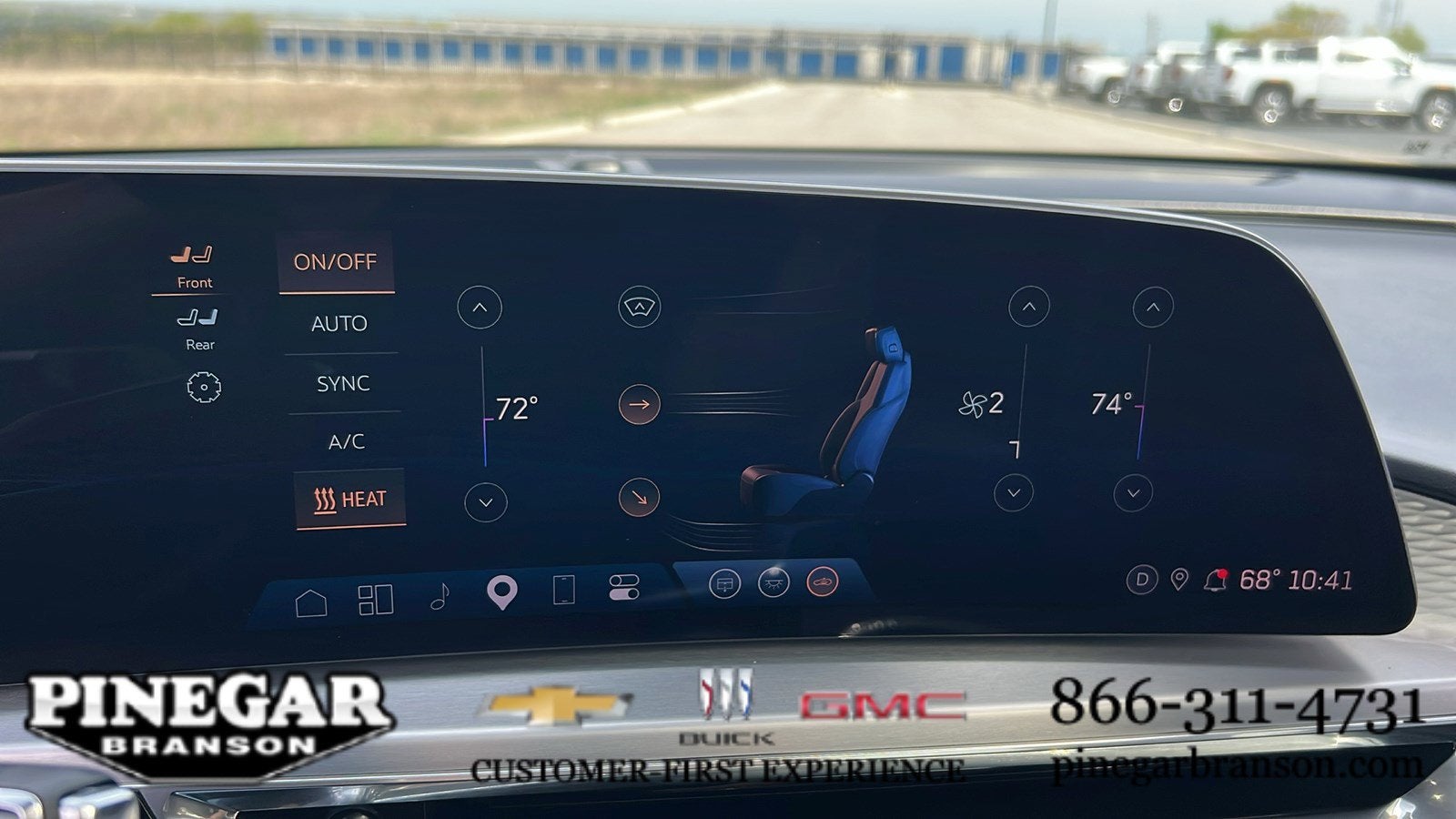 2024 Cadillac LYRIQ Luxury 3