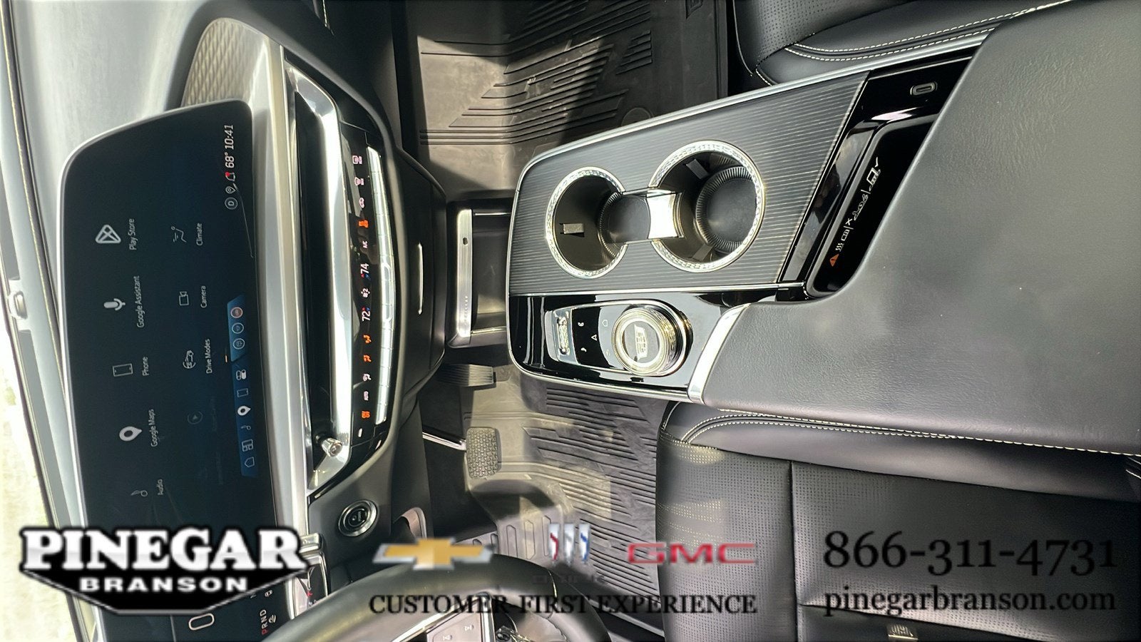 2024 Cadillac LYRIQ Luxury 3