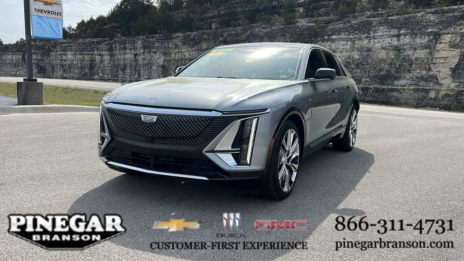 2024 Cadillac LYRIQ Luxury 3