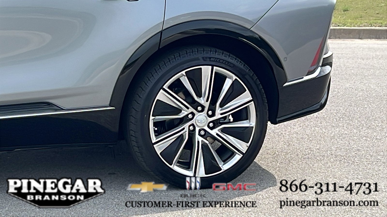 2024 Cadillac LYRIQ Luxury 3