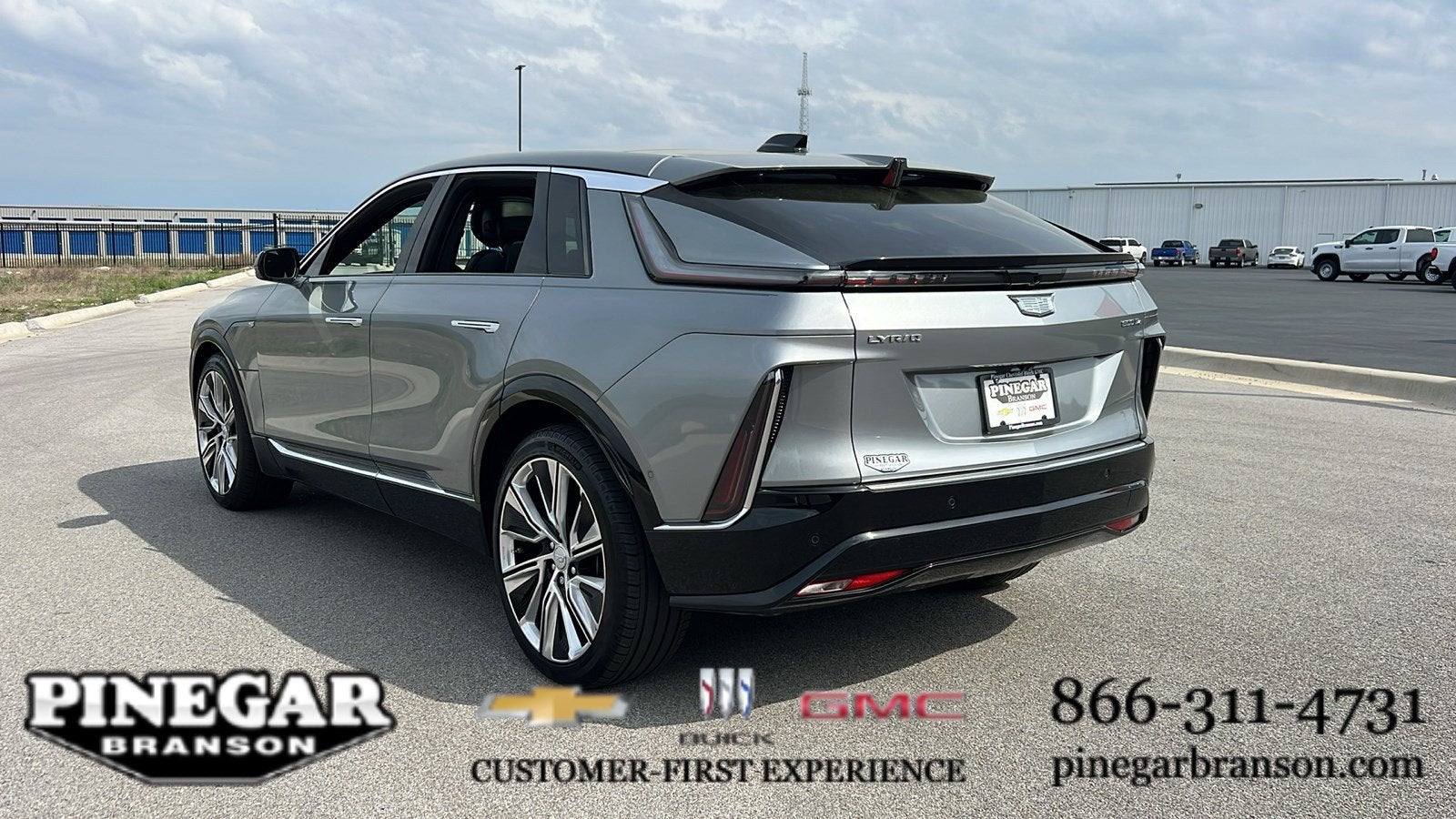 2024 Cadillac LYRIQ Luxury 3