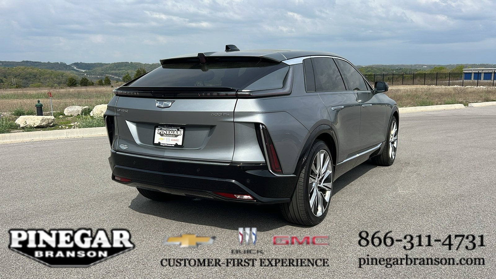 2024 Cadillac LYRIQ Luxury 3