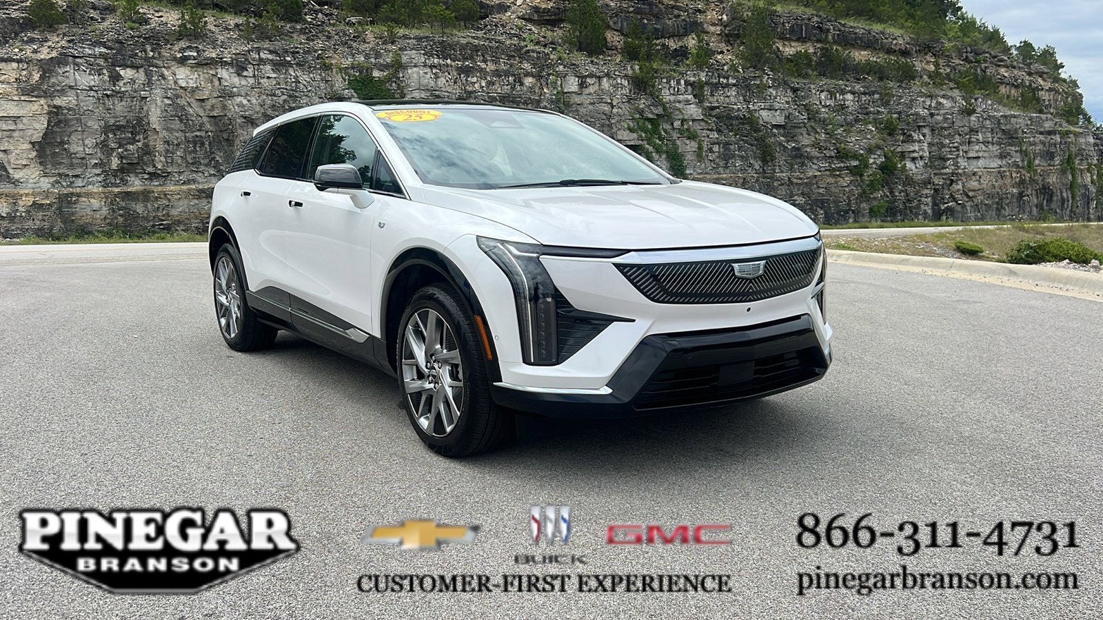 2025 Cadillac OPTIQ Luxury 2