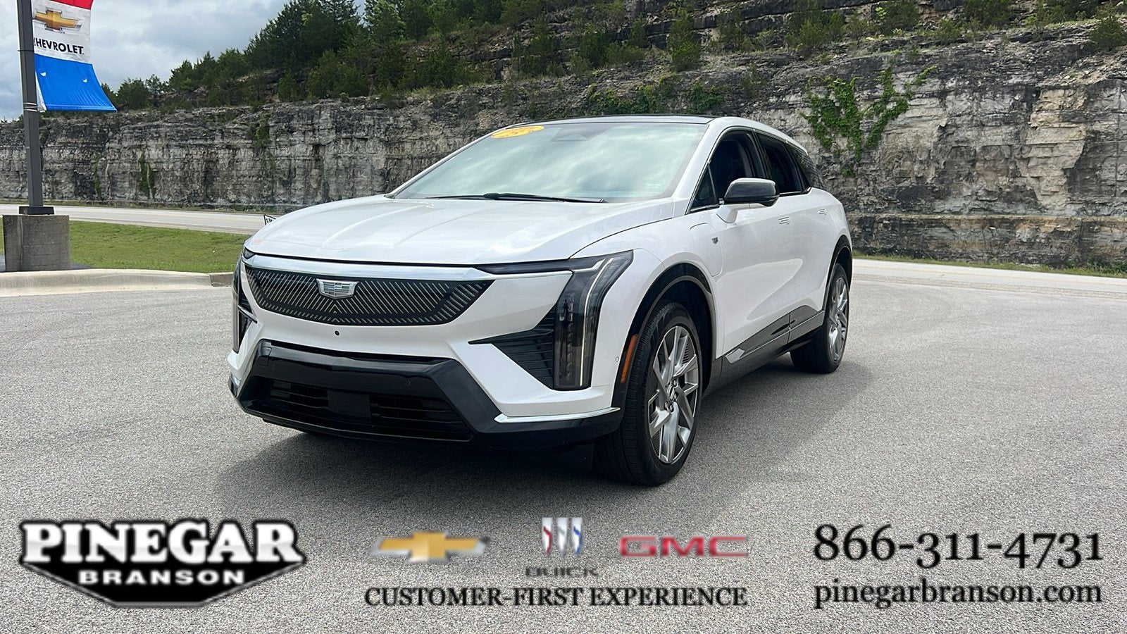 2025 Cadillac OPTIQ Luxury 2